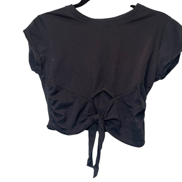 Urban Outfitters Black Tie-Front Cropped Tee - Size Medium - Picture 1 of 2